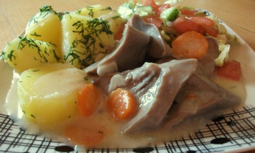 Troškintas kiaulienos liežuvis