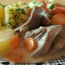 Troškintas kiaulienos liežuvis + sriuba