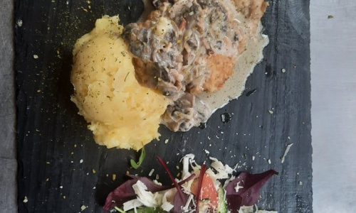 Kiaulienos kepsnys su grybų padažu+sriuba